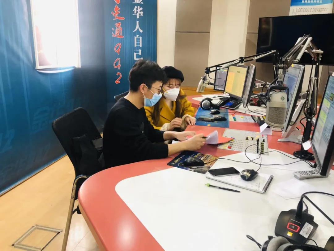 明家裝飾丨副總盧明軍受邀FM94.2電臺專訪，為廣大聽眾朋友講述疫情下的家裝行業(yè)及解析家裝過程中的十大常見問題
